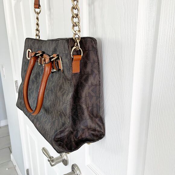 Michael Kors Hamilton Large East West Monogram Shoulder Tote - Picture 6 of 14